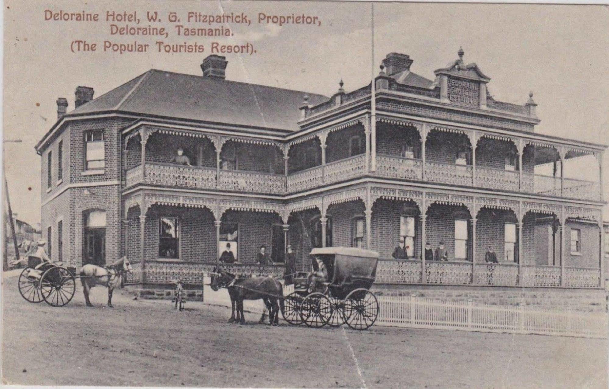 Deloraine Hotel Bagian luar foto